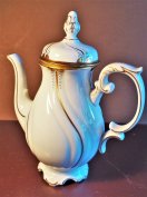 Vintage Freiberger porcelán kévékiöntő, némi sérülés, hófehér színű, a