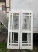 Vörösfenyő kétszárnyú beltéri ajtó ólomüveggel