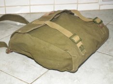 Zöld retró katonai táska válltáska nem használt strapabíró anyag