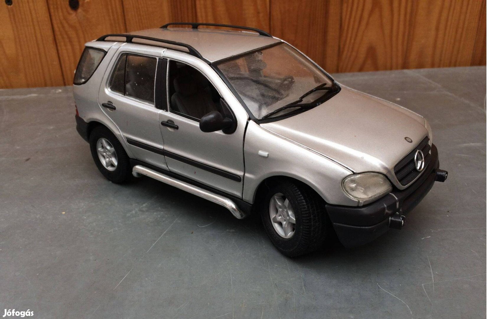 01:18 Maisto 1997 Mercedes Benz ML 320 ezüst Modelautó