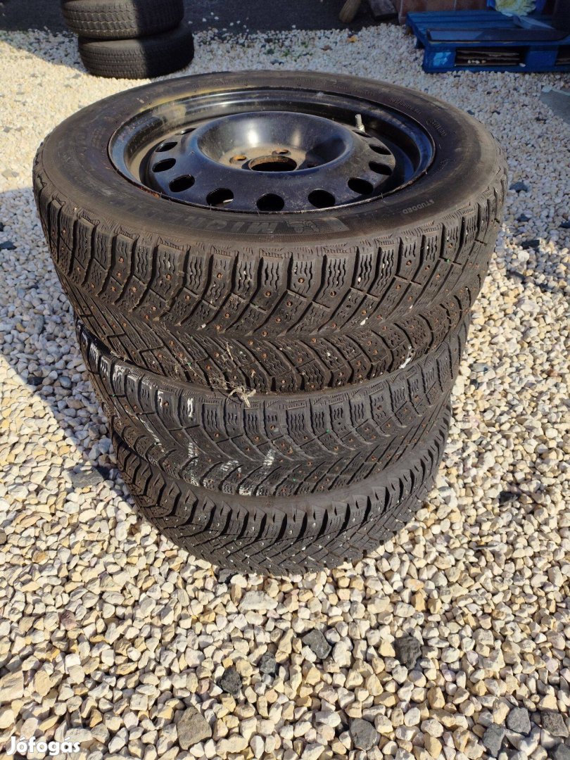07 Michelin X-ICE North 4 205-60-R16 Téli szöges gumi acélfelnivel 3 d