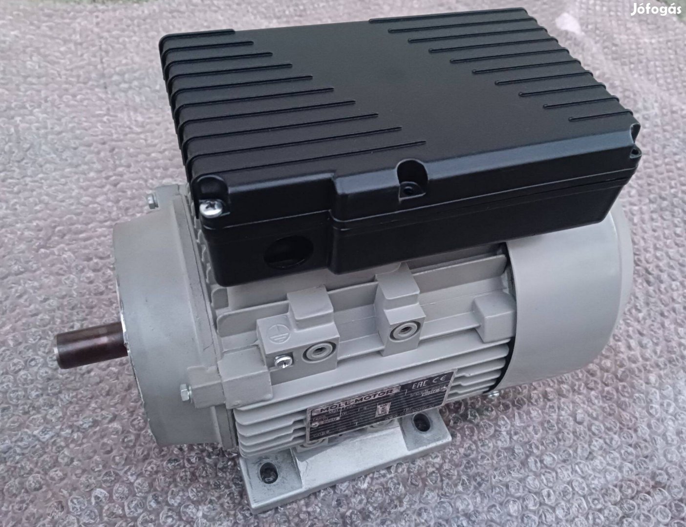 0.55kW egyfázisú villanymotor, 1400/perc, B34 talpas/kisperemes