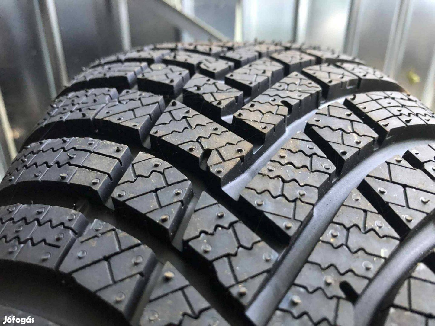 0 km-es Hankook téli gumik, lemezfelnin, dísztárcsákkal