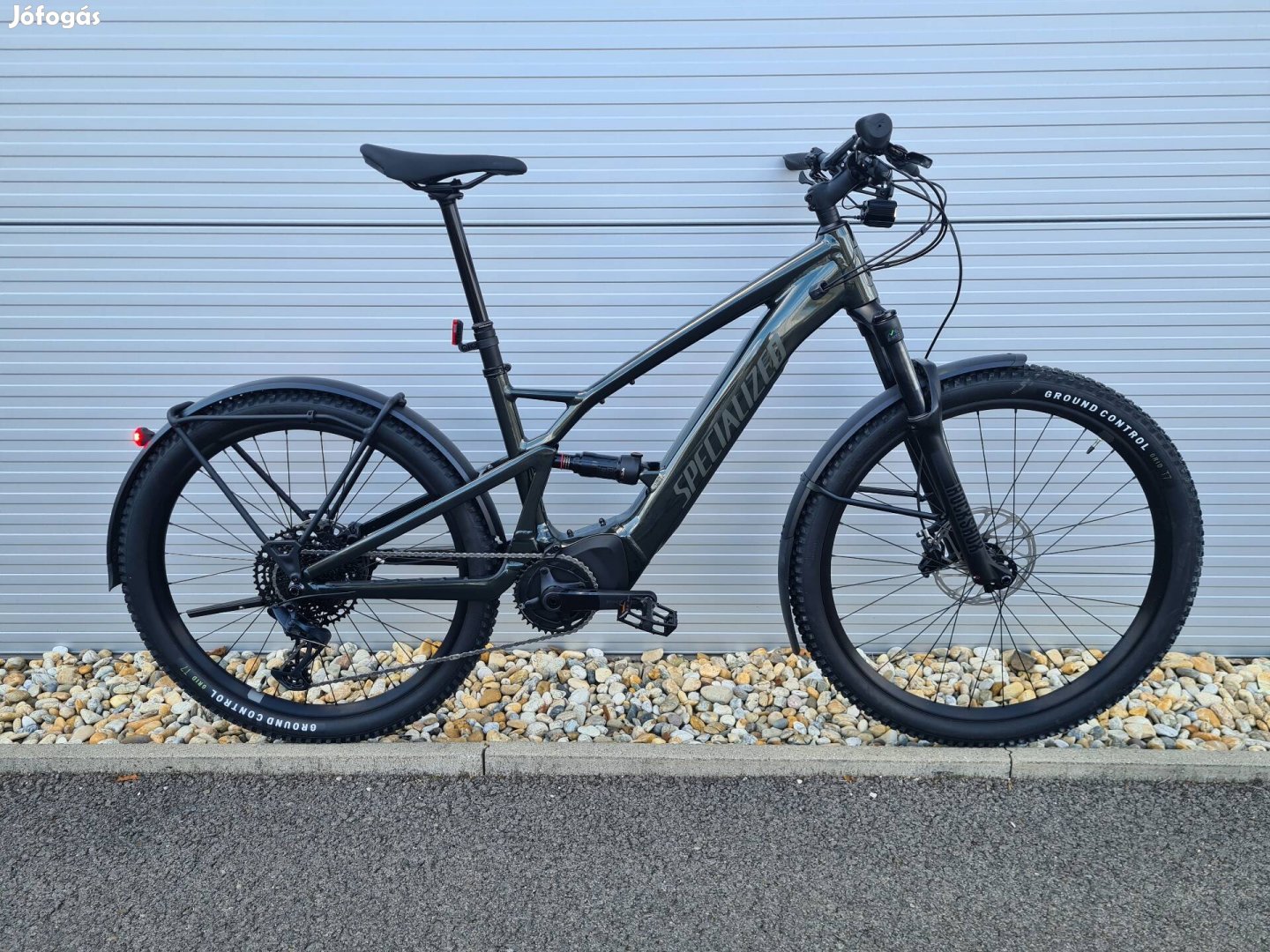 0km Specialized fully trekking ebike 710Wh sárvédő lámpa csomagtartó