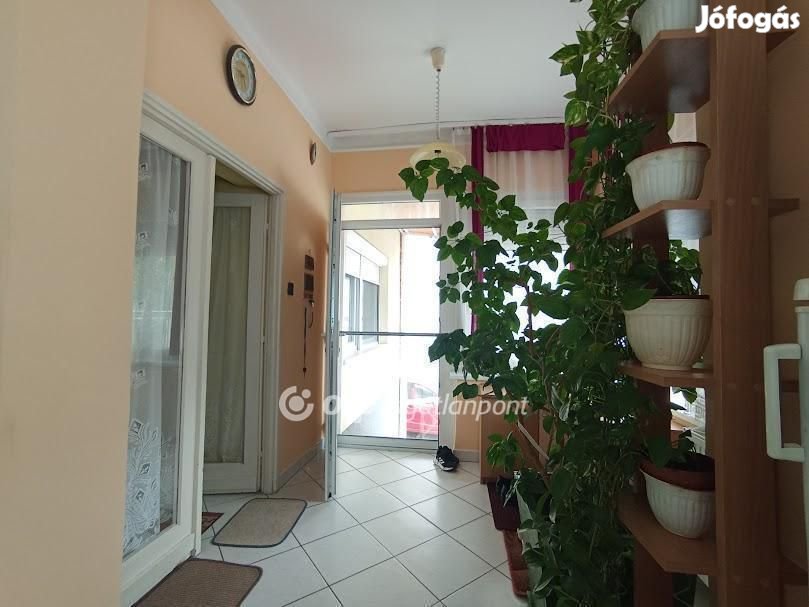 100 nm-es ház eladó Hatvan