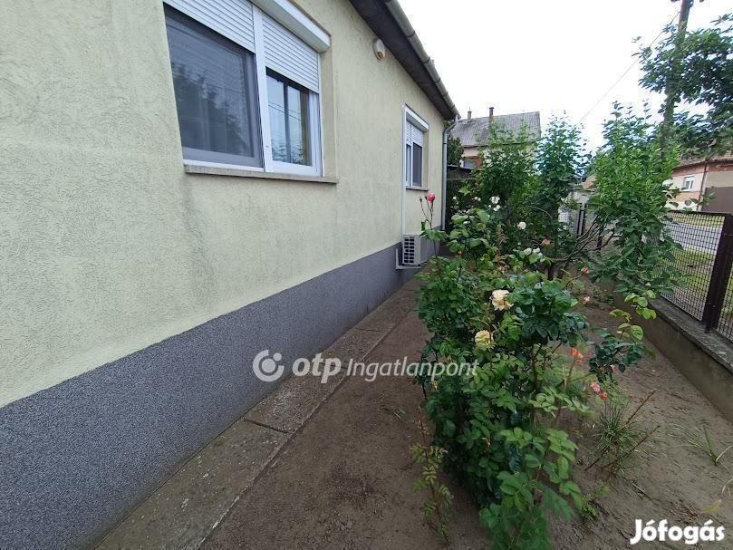 100 nm-es ház eladó Hatvan