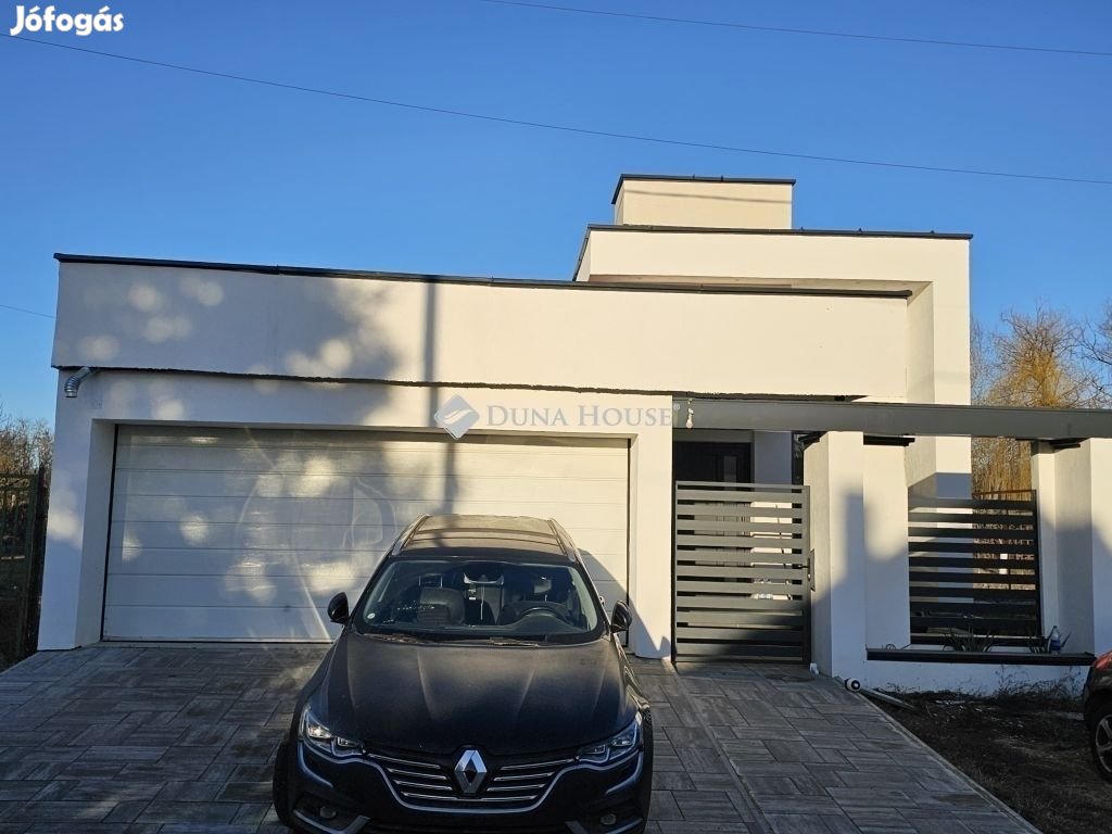 100 nm-es ház eladó Tápióság