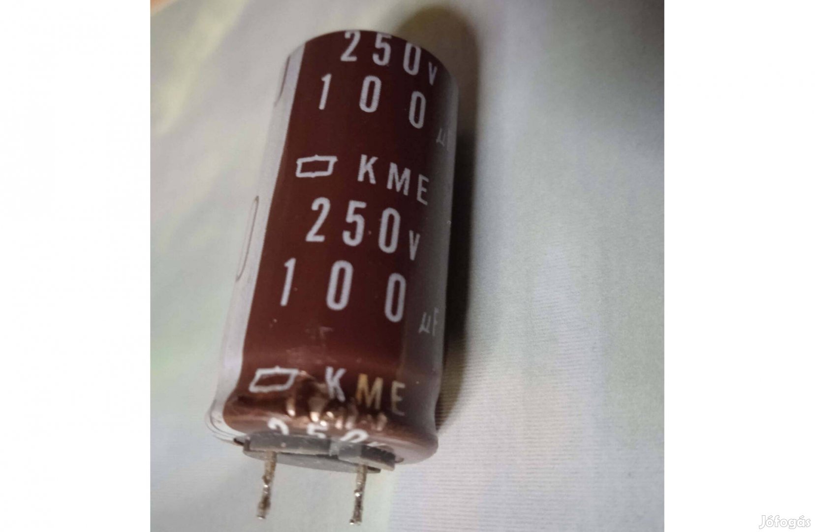 100 uf , 250 V kondenzátor , KME , 36 x 18 mm. , NYÁK-ba