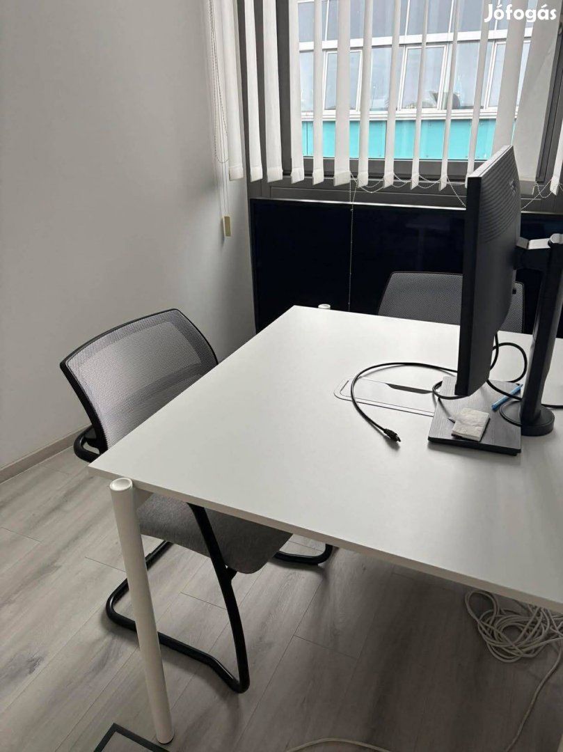 100x100 cm fehér asztal