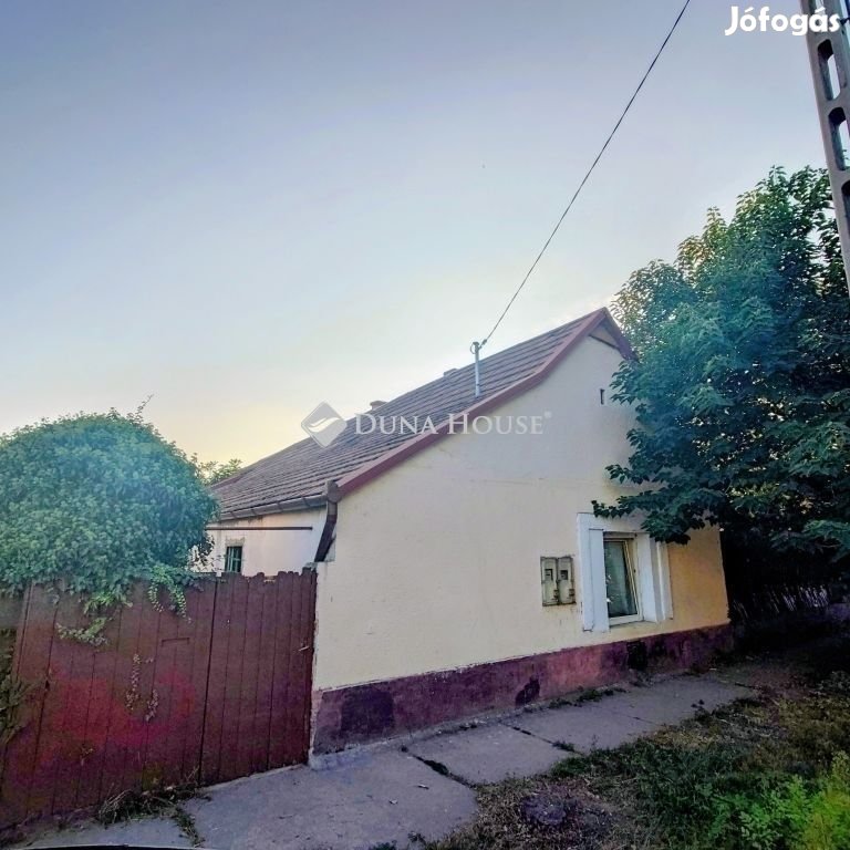 102 nm-es ház eladó Monor