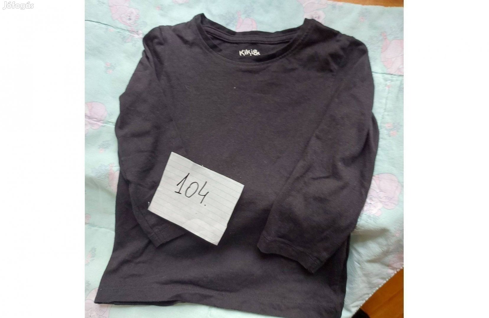 104-es méretű kislány trikó eladók (fekete)