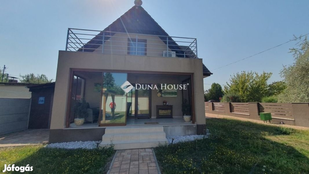 104 nm-es ház eladó Velence