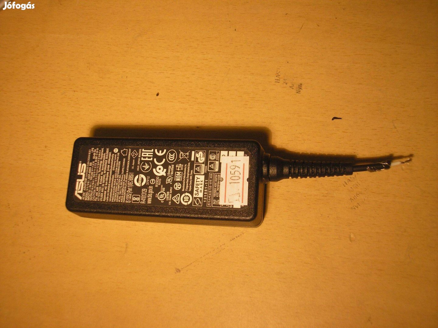 10591 sérült Asus 19V 2.1A 40W 5,5/2,5mm tápegység adapter töltő LCD L