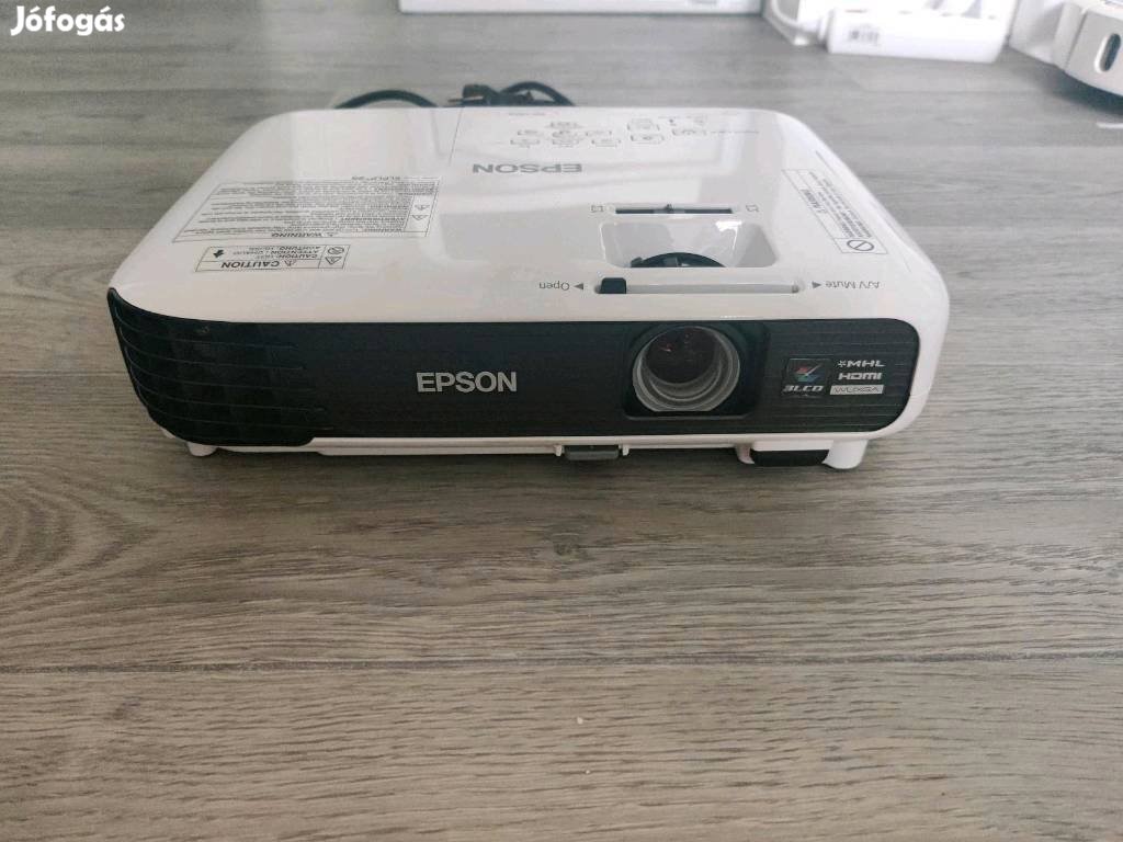 1080p Epson EB-U04 projektor csak 137óra! Szállítás egyeztetés után!