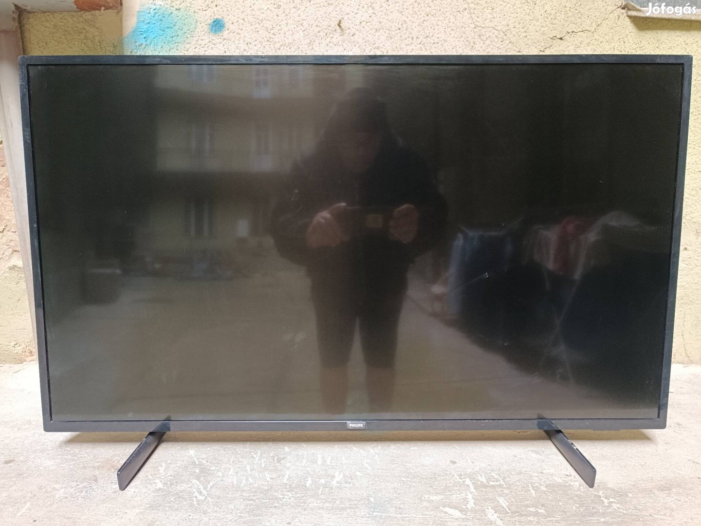 108 centis uhd 4k smart tévé eladó.