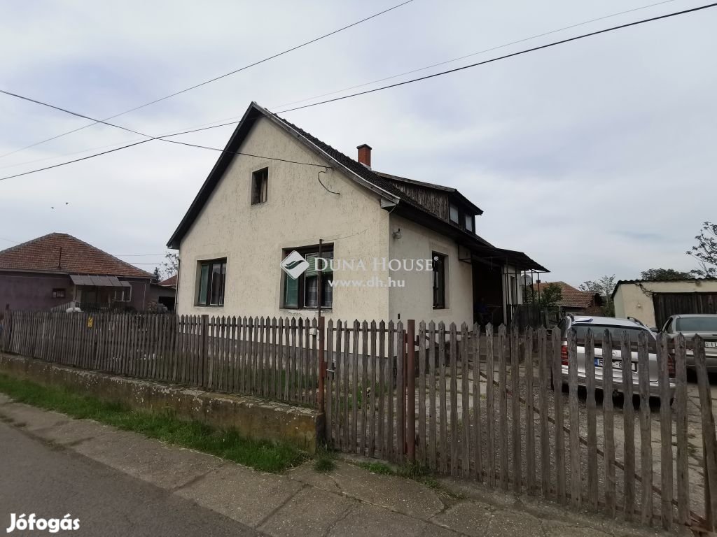 108 nm-es ház eladó Poroszló
