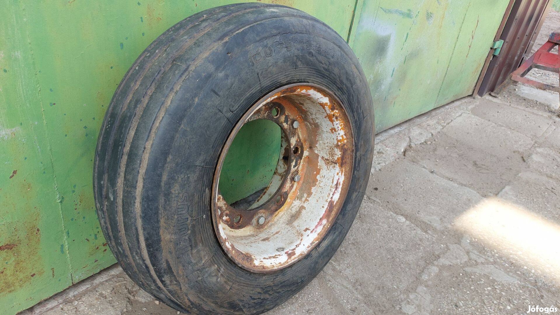 10.0/75-15.3 kerék eladó