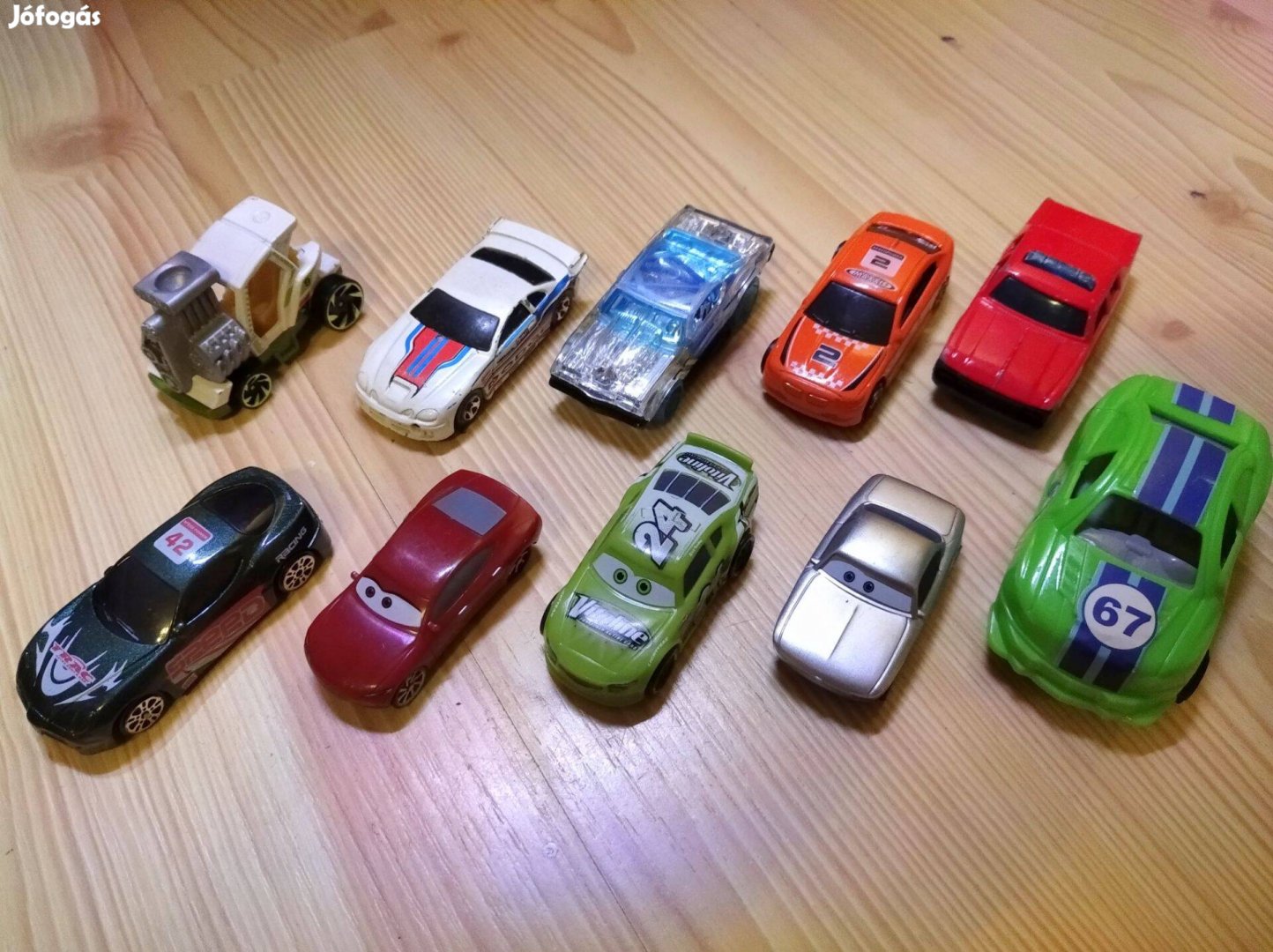 10 db játék autó. Hotwheels is