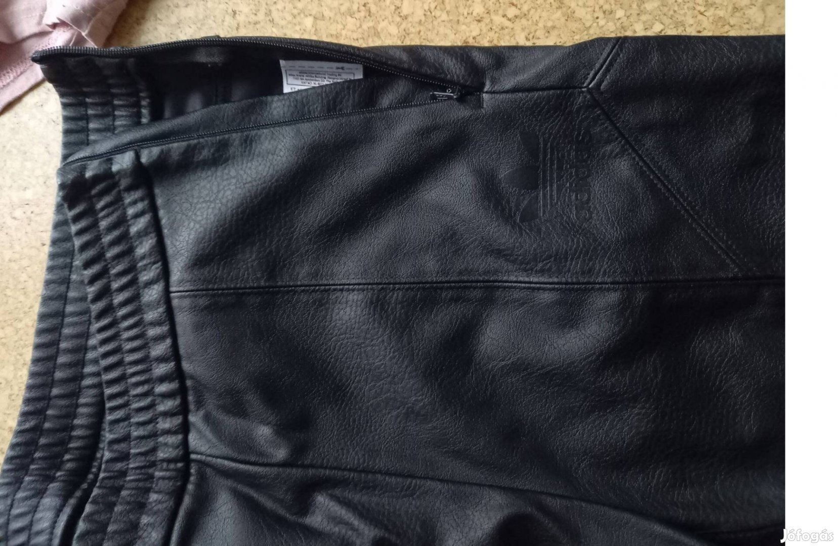 10-es Fekete női Adidas műbőr cipzáros,gumiderekú répanadrág,legging