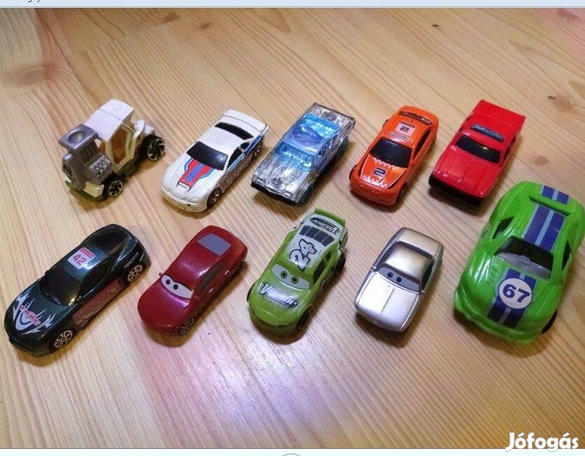 10db játék autó. Hotwheels is van köztük