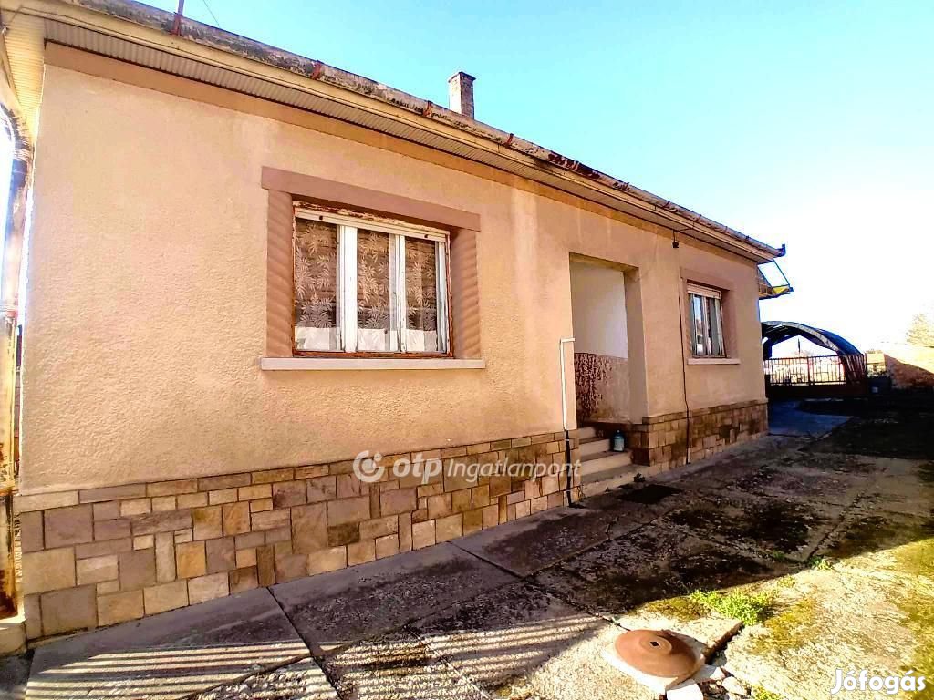110 nm-es ház eladó Csány