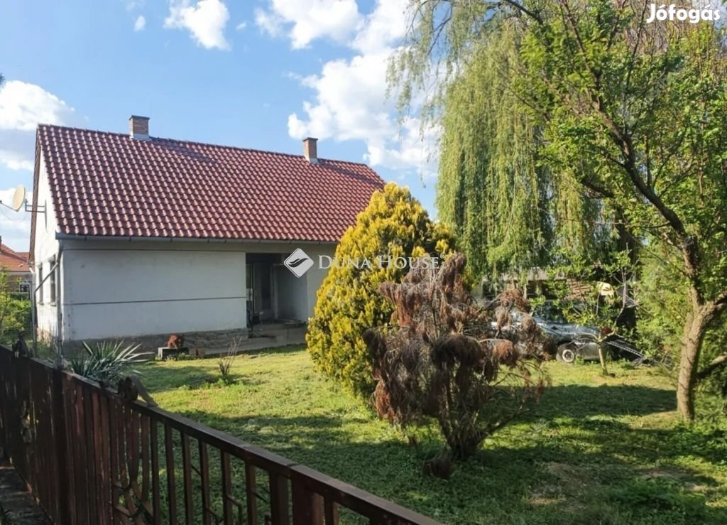 110 nm-es ház eladó Lad