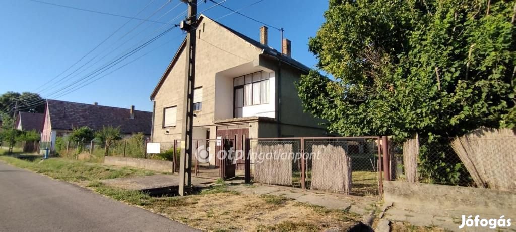 110 nm-es ház eladó Szedres