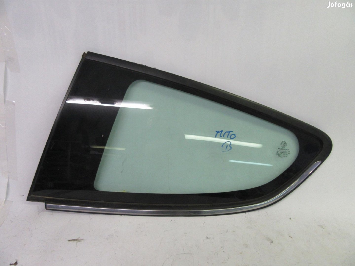 111919 Alfa Romeo MiTo bal hátsó fix üveg, krómcsikos kivitel