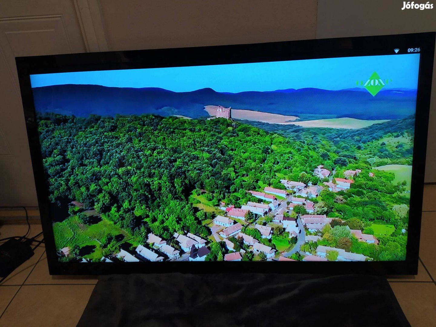 116 cm-es LED televízió távirányítóval