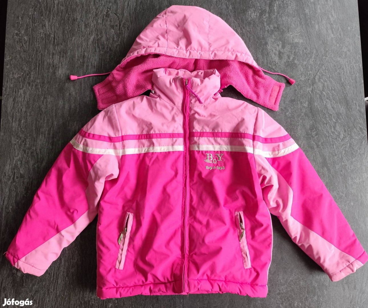 116-os használt állapotú, könnyű, meleg télikabát levehető