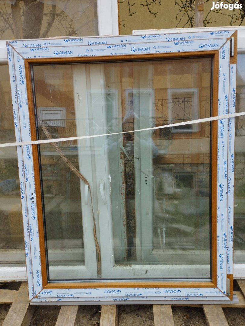 116x144cm új aranytölgy színű műanyag ablak 3rétegű üveggel (445)