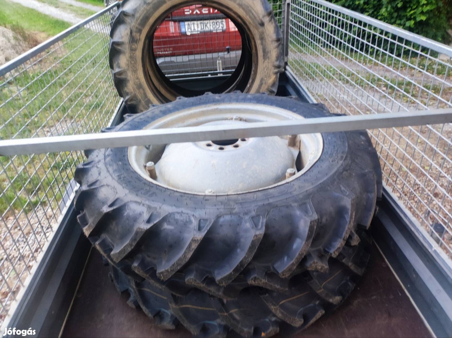 11.2x28 Traktor gumi vihető.
