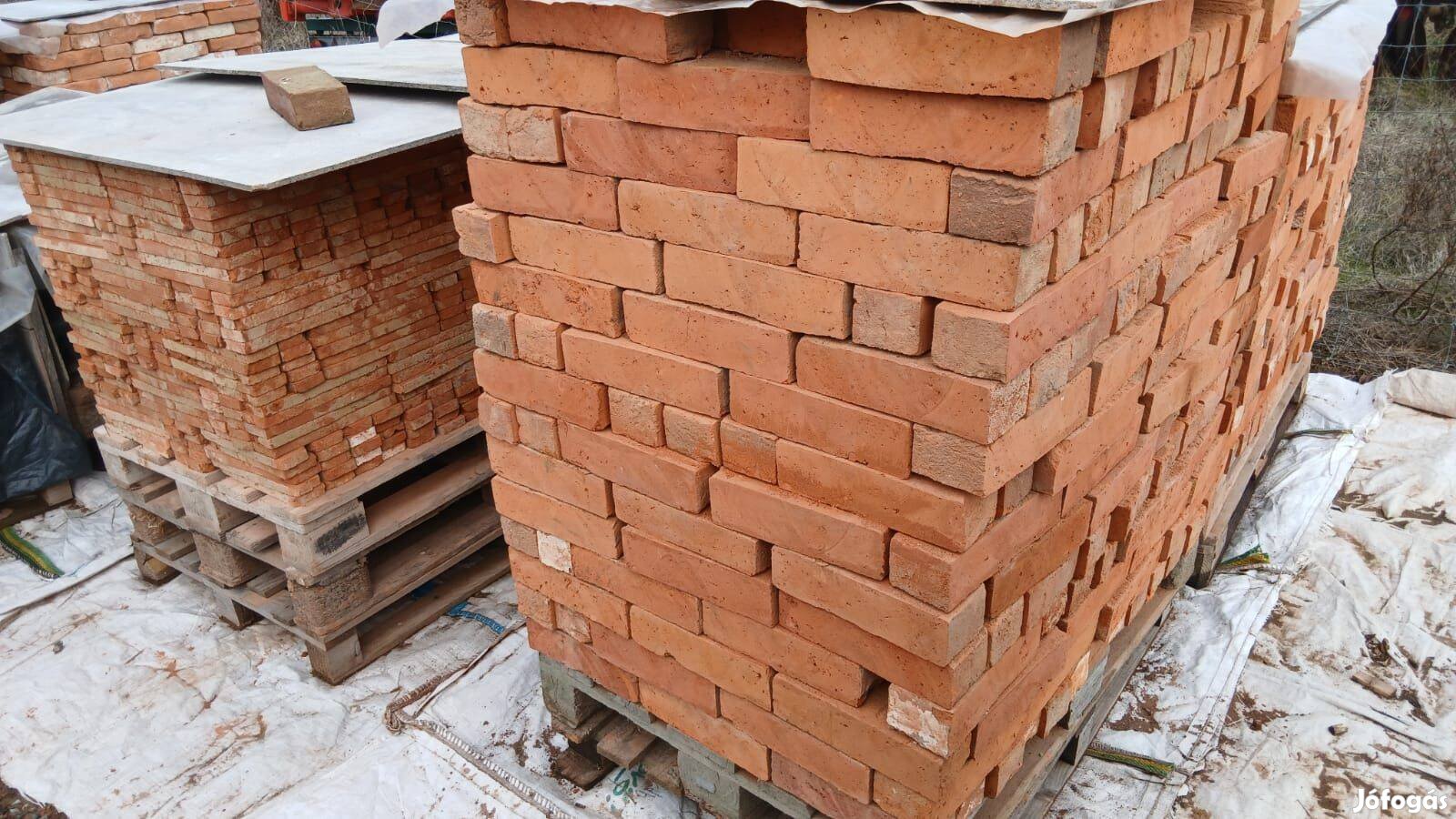 1200db dísztégla, kb. 28x10x7,5 cm két oldalán vágott