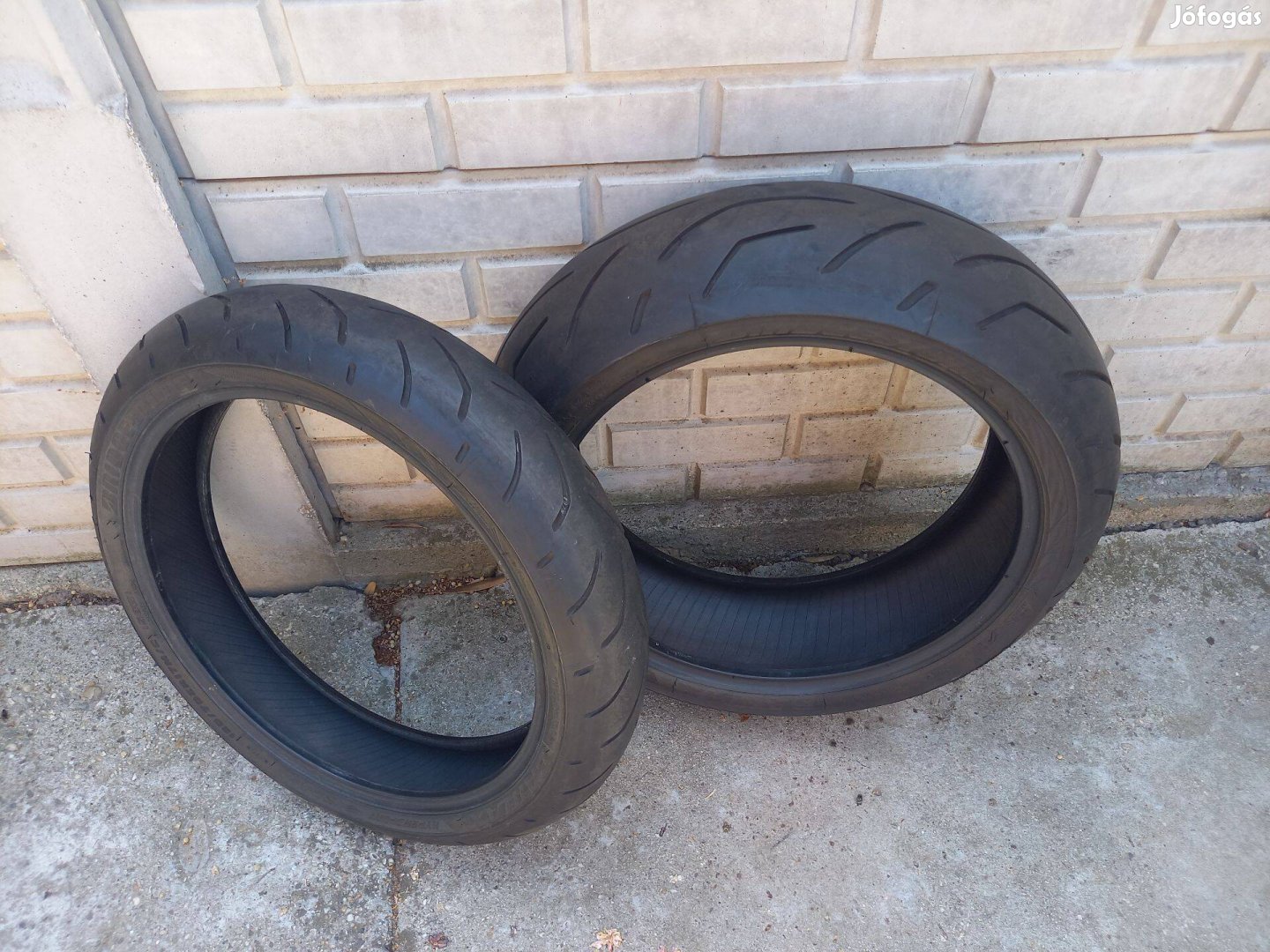 120/70/17 és 190/50/17 motorgumi garnitúra (Bridgestone)