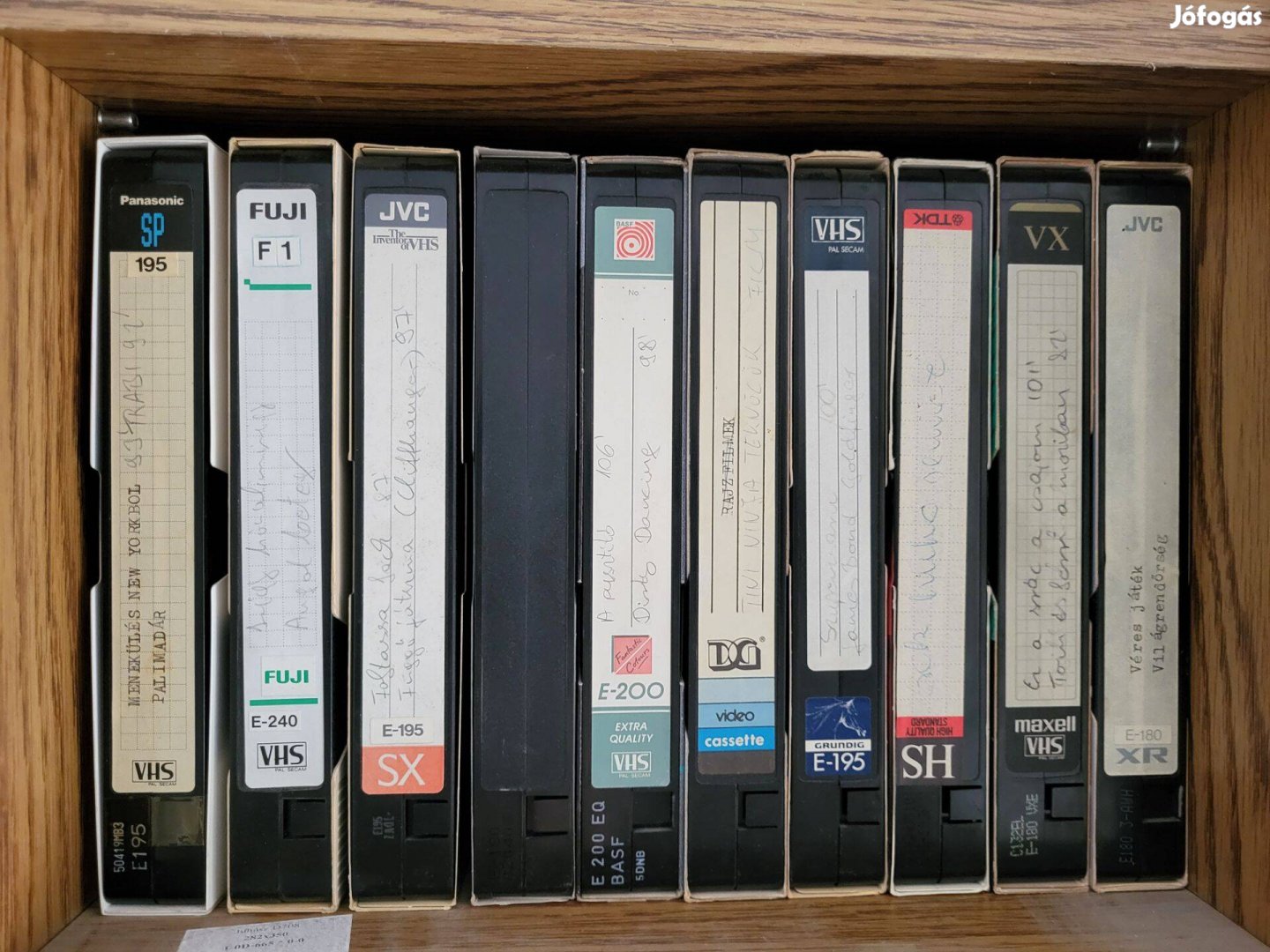 120 db műsoros VHS kazetta