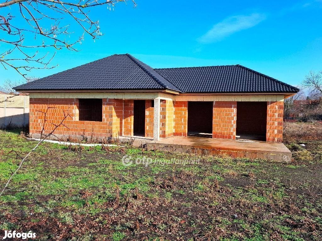 120 nm-es ház eladó Békéscsaba