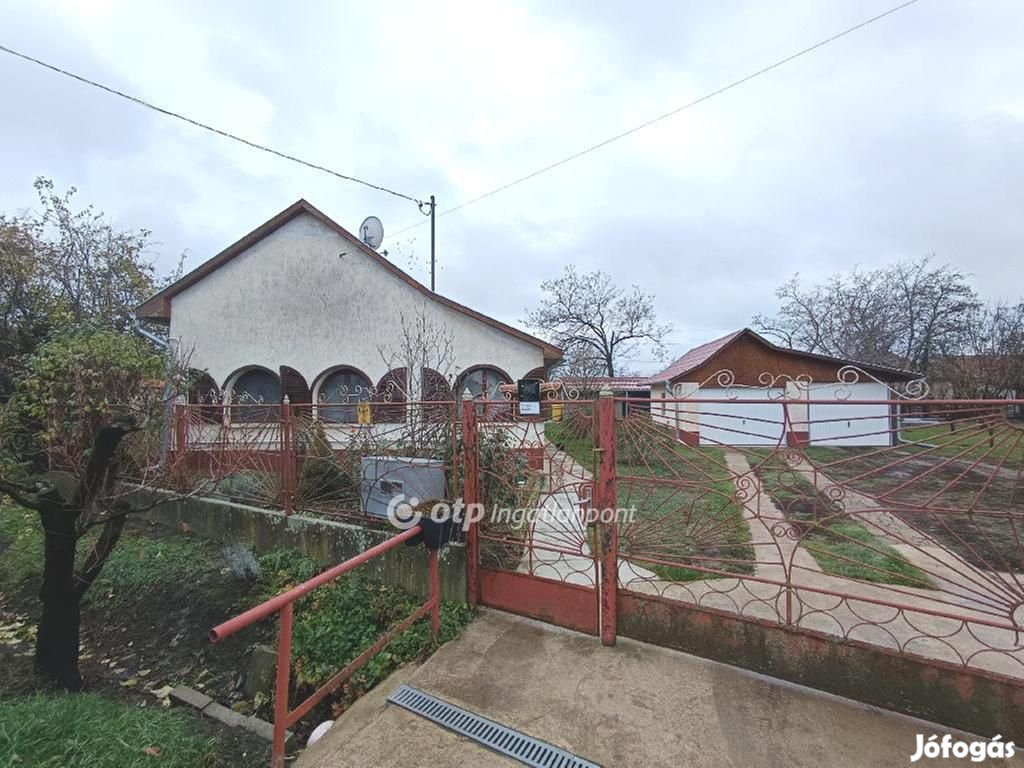 120 nm-es ház eladó Tiszaszentimre