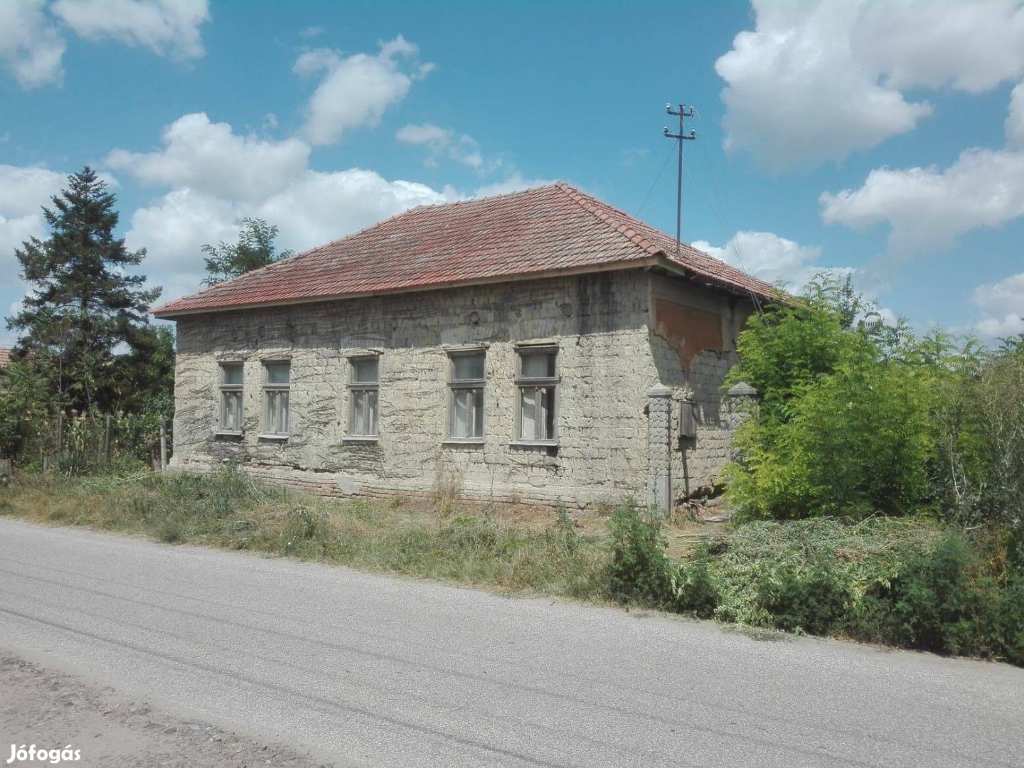 120 nm ház Szolnoktól és Ceglédröl egyaránt 26 km