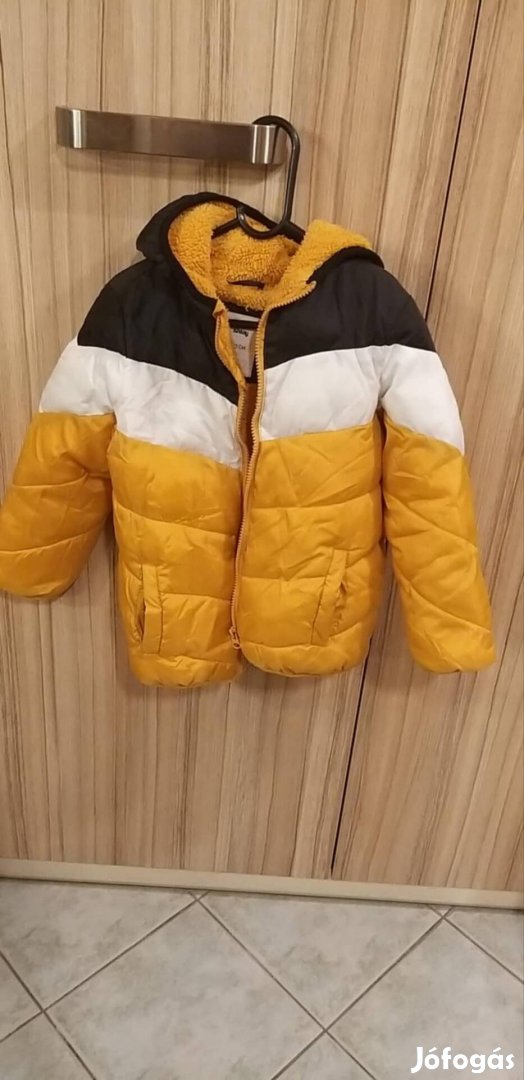 122-es bélelt fiú kabát