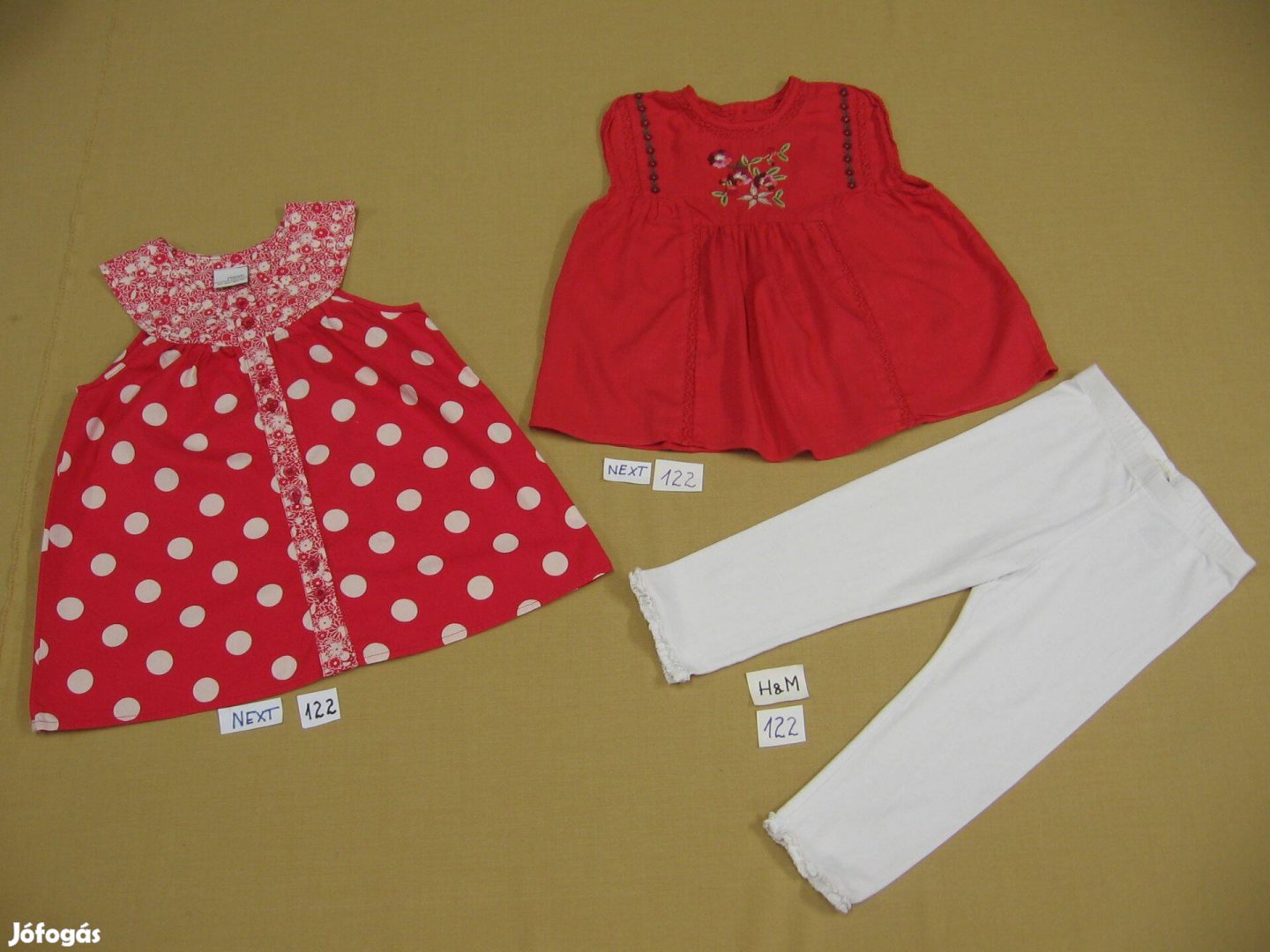 122-es kislány Next tunikák (pöttyös átnőtt) és H&M leggings