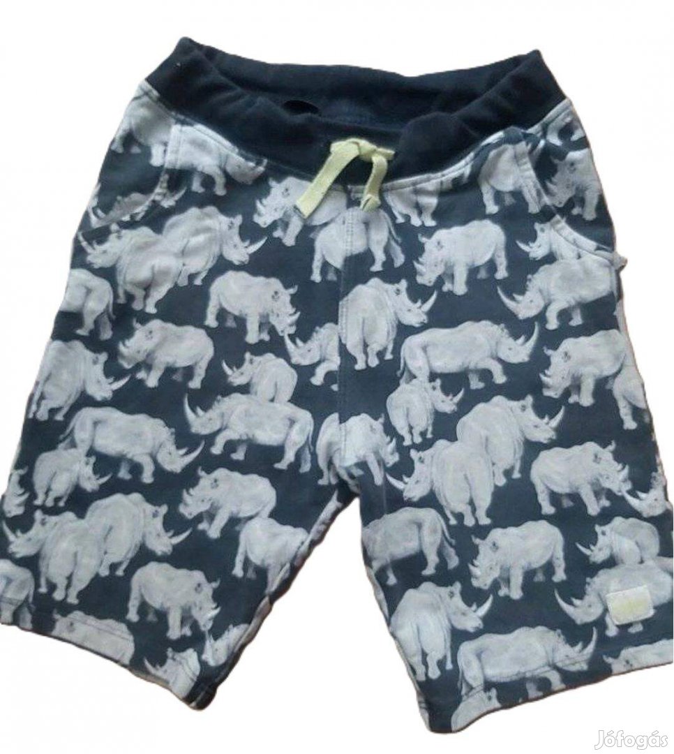 122-es rövidnadrág