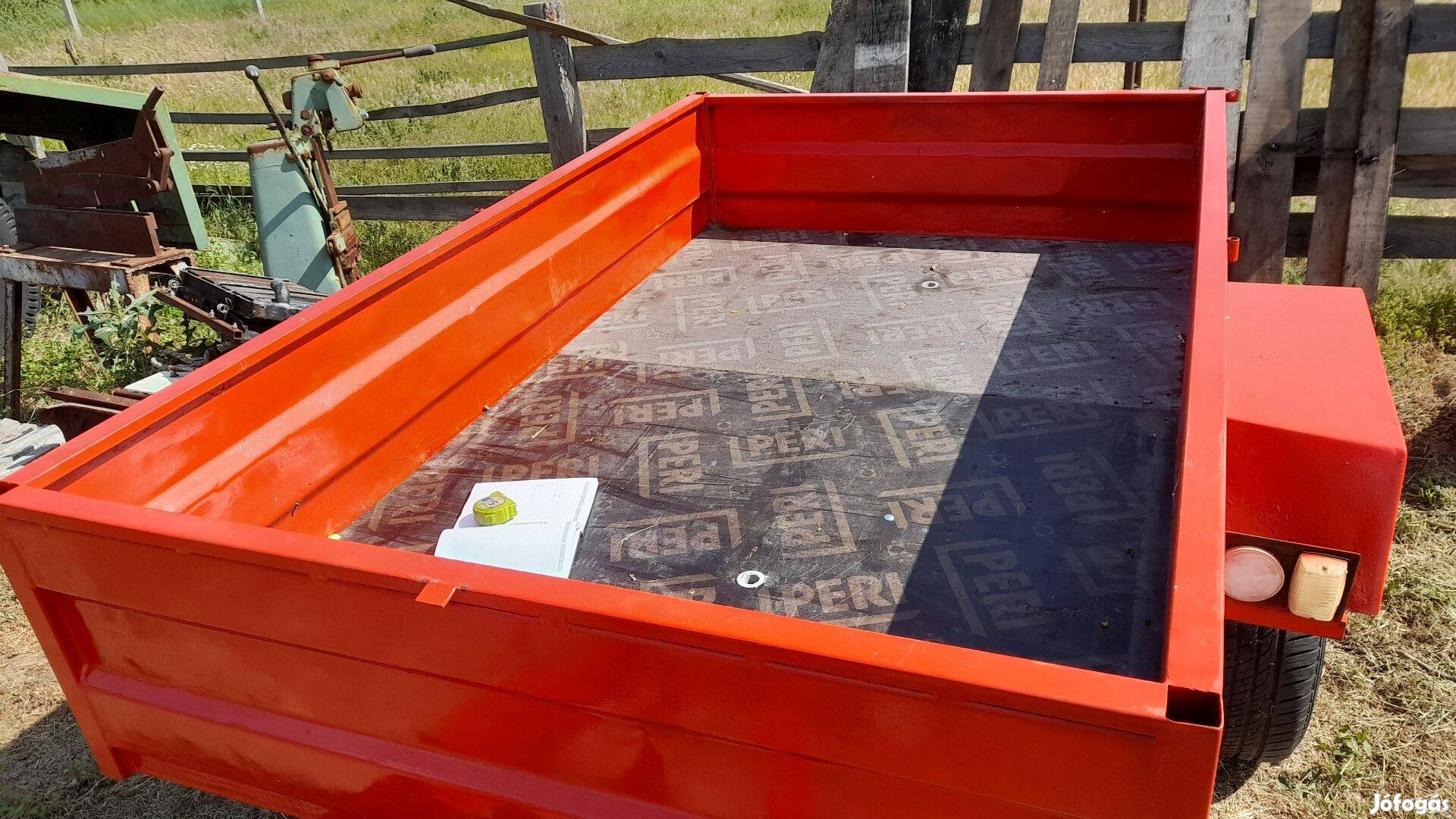 1250kg ráfutó fékes utánfutó
