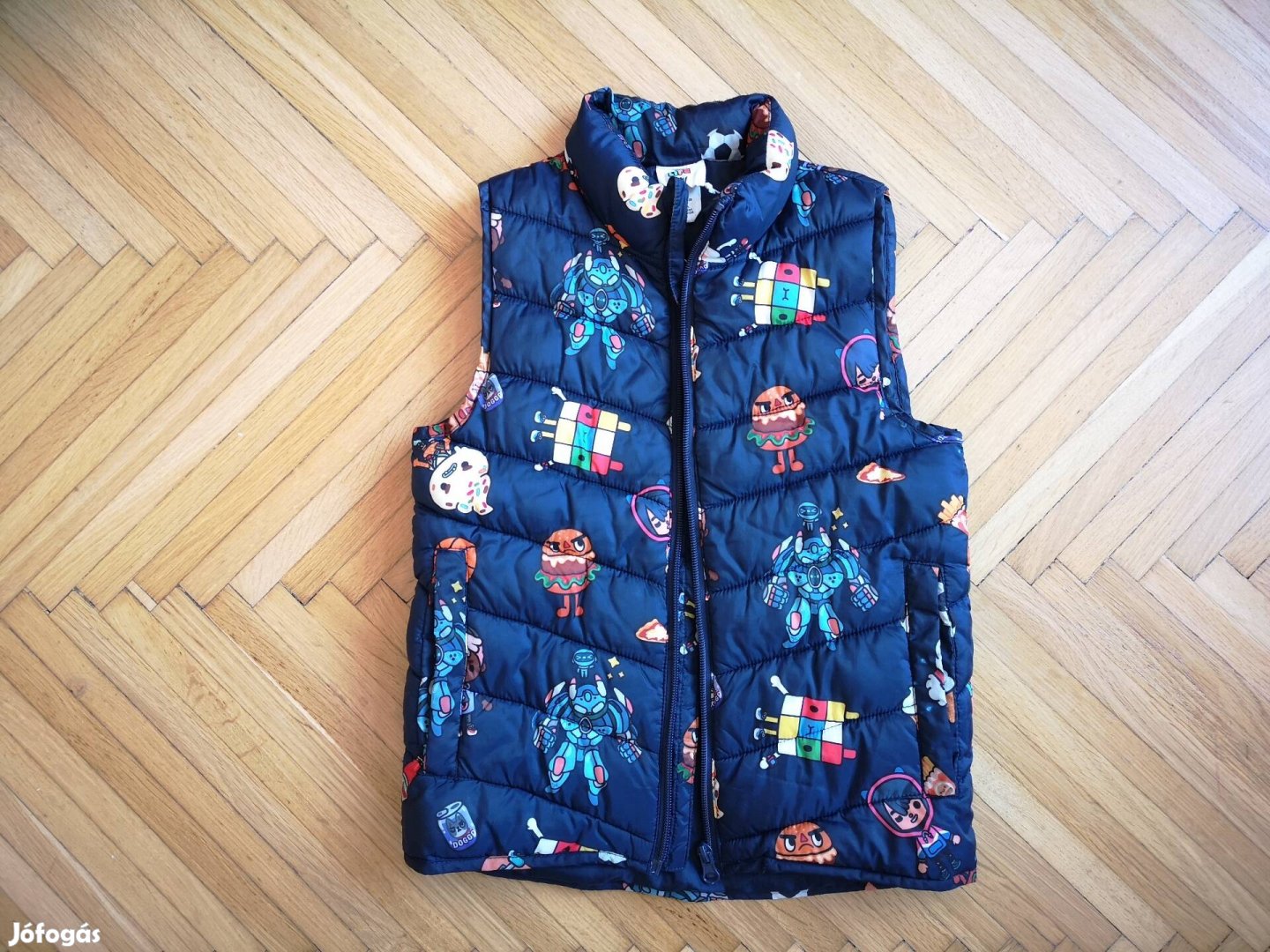 128, fiú, HM mellény