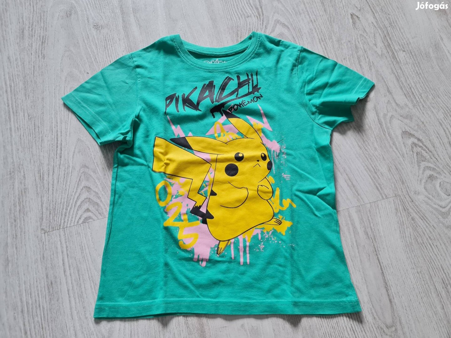 128-as Pikachu mintás póló