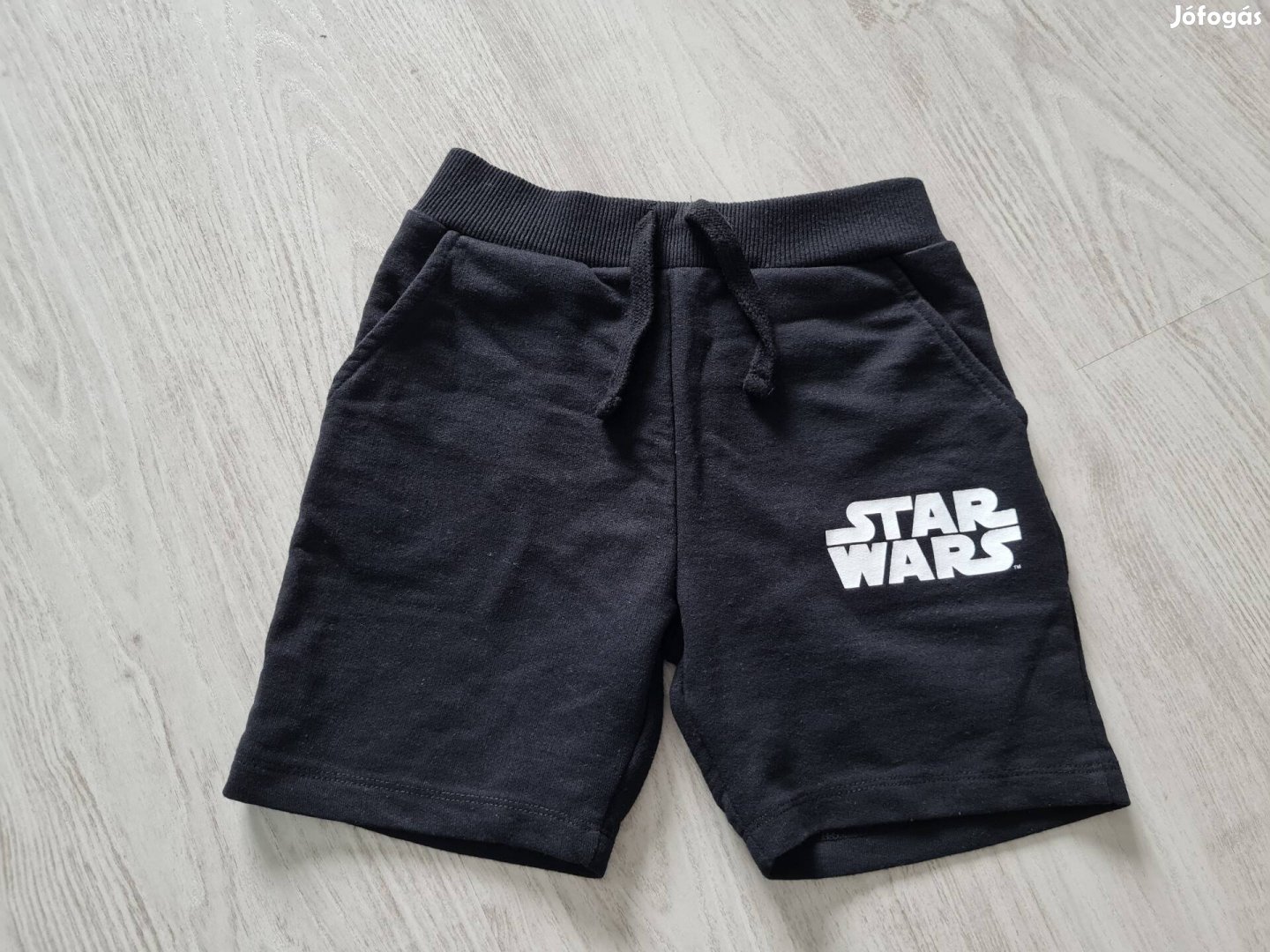 128-as Star Wars feliratú rövid nadrág