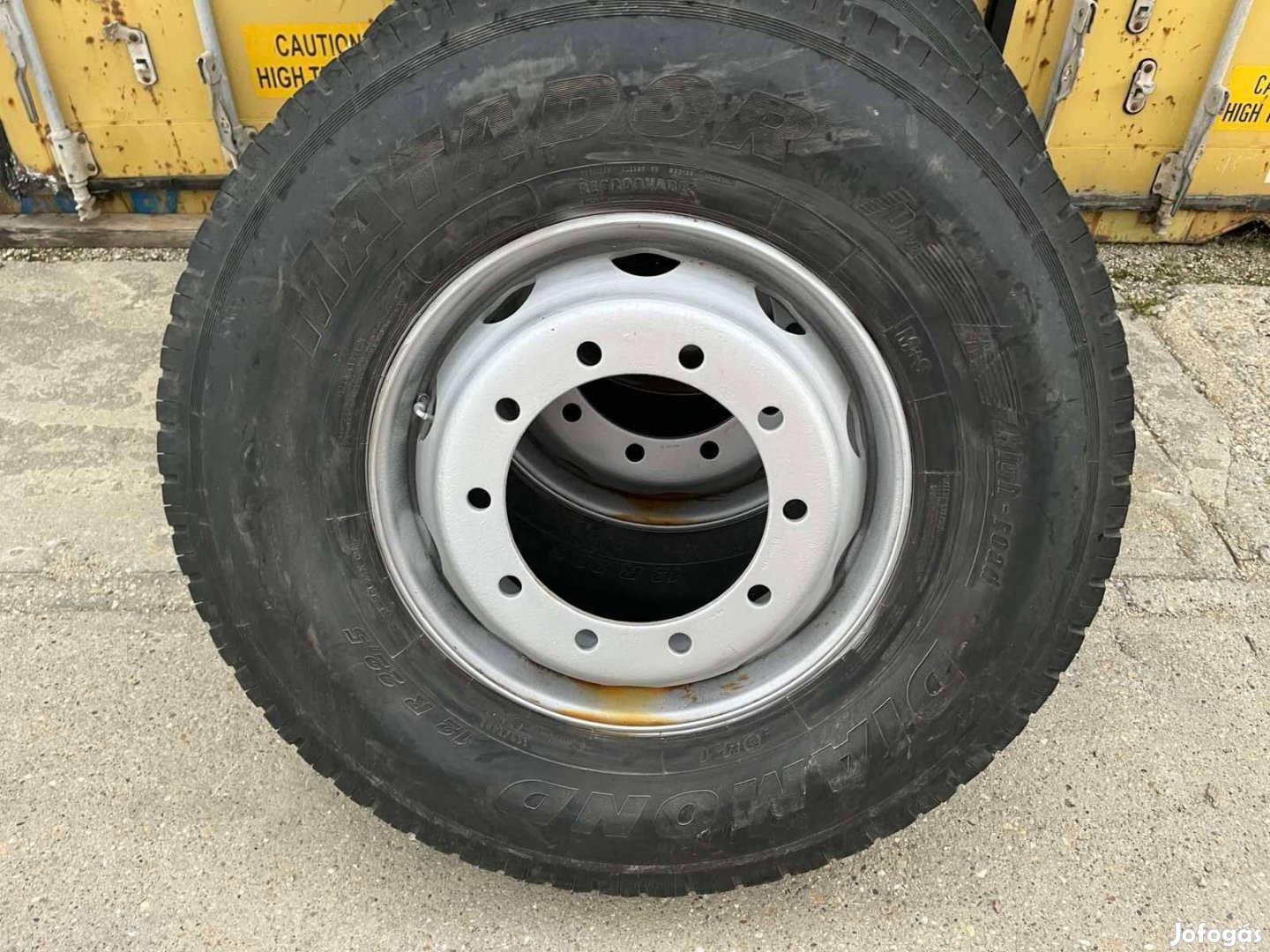 12R22.5 Matador teherautó gumi felnivel