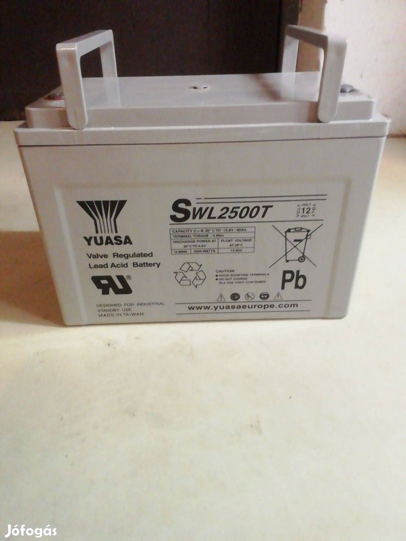 12V 100Ah akkumulátor