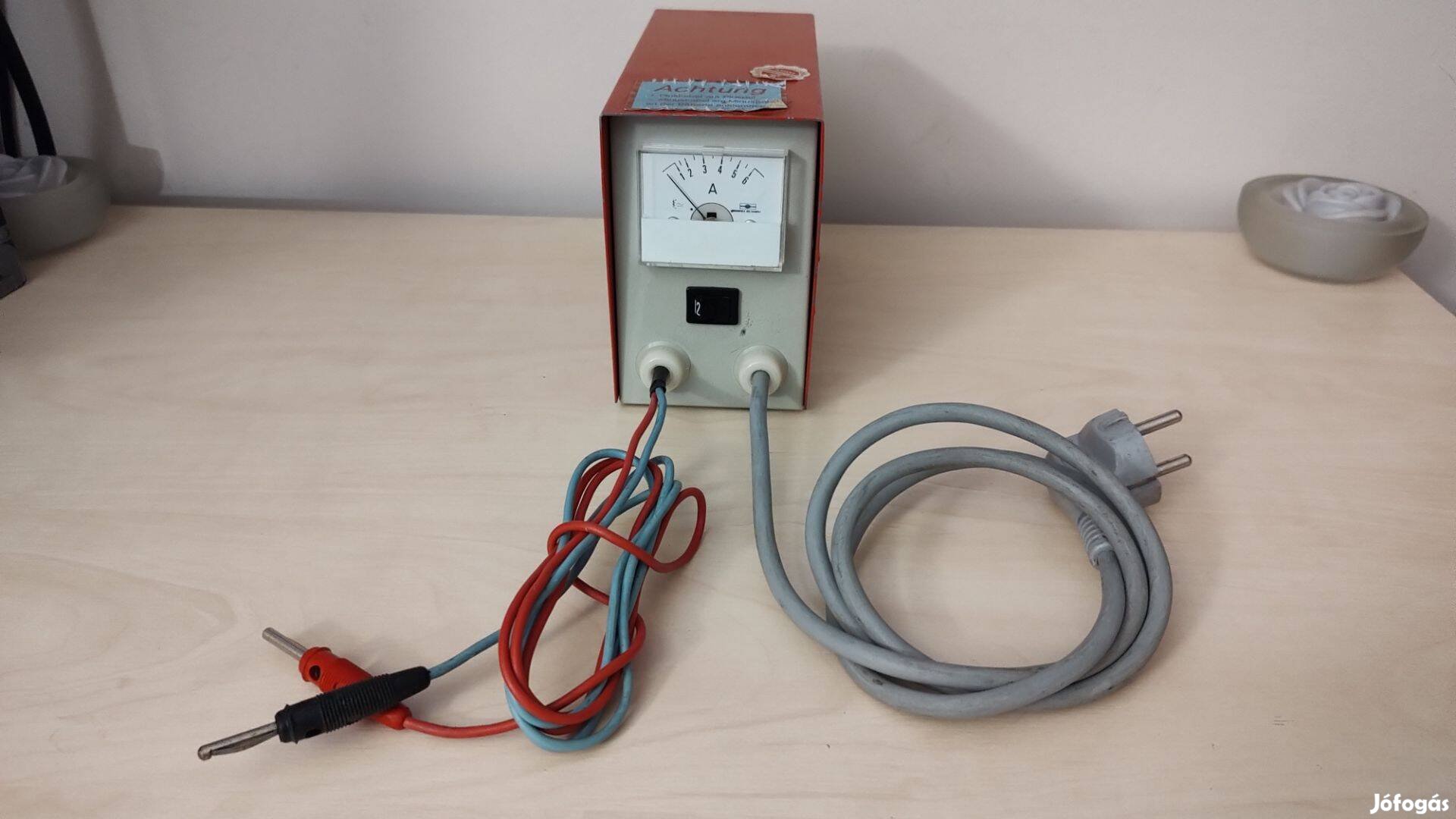 12V6V tápegységtöltő működő állapotban