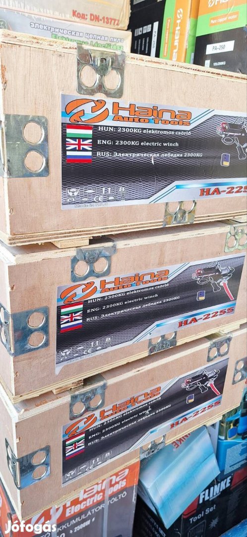 12V Elektromos Csörlő 2300 Kg Szerelőlappal Görgős Léccel