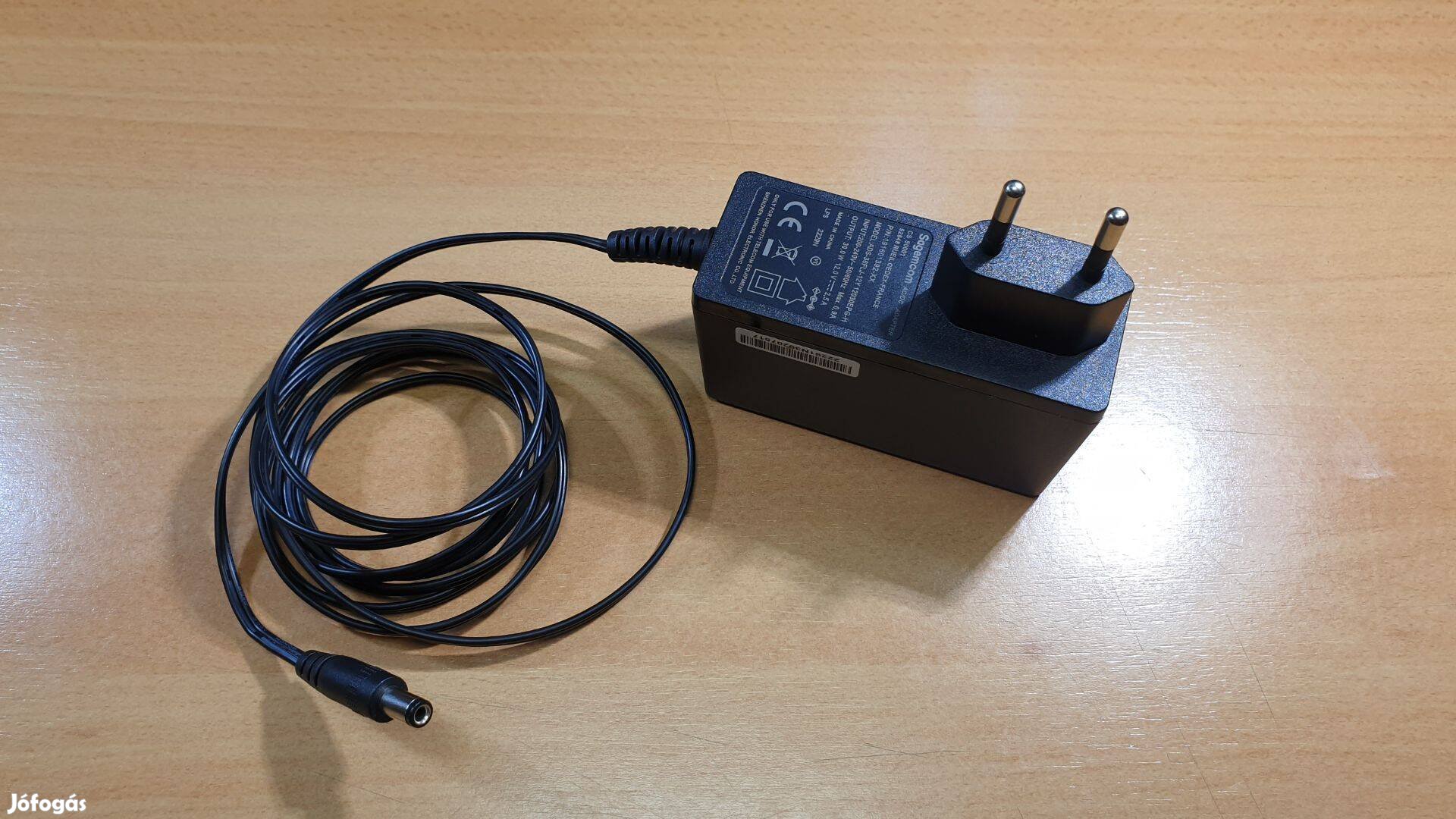 12V 2,5 A, 30 Wattos töltő eladó